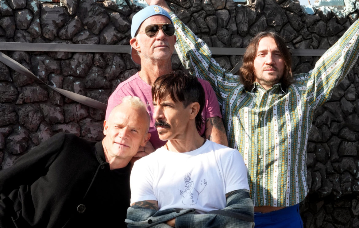 red-hot-chili-peppers-send-bold-message-to-foo-fighters