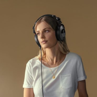 rode-introduces-their-first-headphones-–-the-nth-100