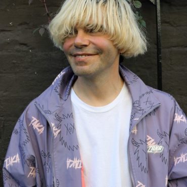 tim-burgess-shares-video-for-new-song-“here-comes-the-weekend”