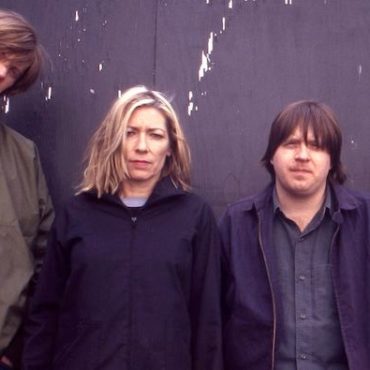 sonic-youth-share-1989-kyiv-live-recording-to-benefit-ukrainian-relief:-listen