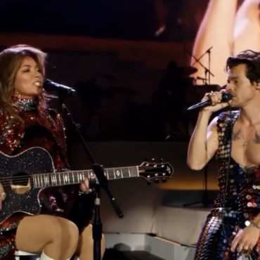 watch-harry-styles-bring-out-shania-twain-for-two-songs-at-coachella