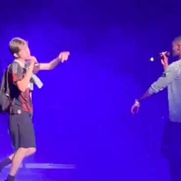 watch-dave-bring-a-fan-onstage-to-rap-in-an-extremely-fun-coachella-moment