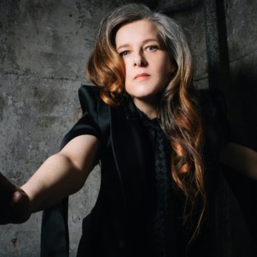 neko-case-shares-video-for-new-song-“oh,-shadowless”:-watch