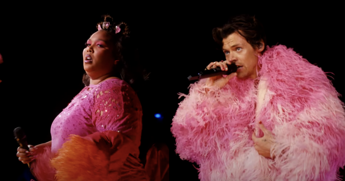 watch-harry-styles-bring-out-lizzo-to-cover-“i-will-survive”-at-coachella