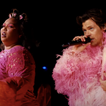 watch-harry-styles-bring-out-lizzo-to-cover-“i-will-survive”-at-coachella