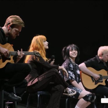 watch-billie-eilish-cover-paramore’s-“misery-business”-with-hayley-williams-at-coachella