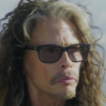 steven-tyler-looks-like-grandma-in-new-photo