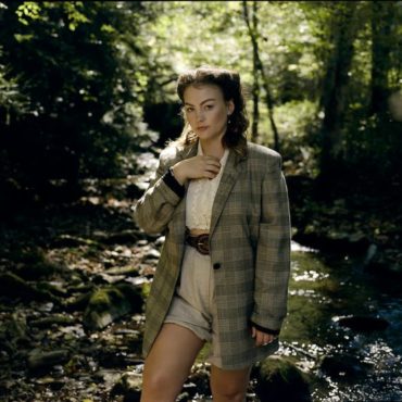 angel-olsen-shares-video-for-new-single-“big-time”