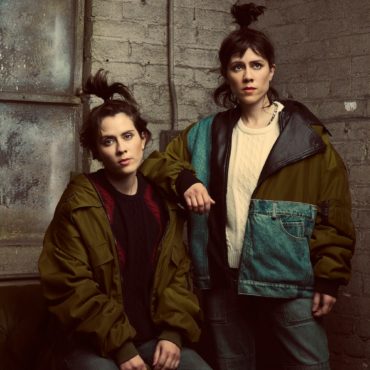 tegan-and-sara-sign-to-mom-+-pop,-share-video-for-new-song:-watch