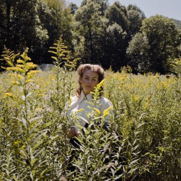 angel-olsen-–-“through-the-fires”