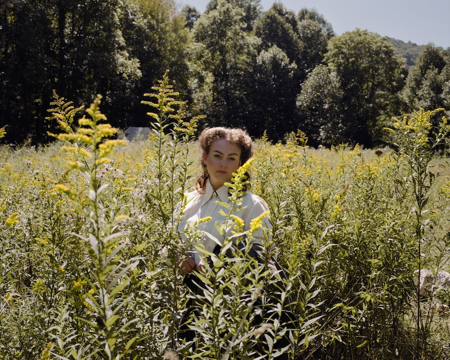 angel-olsen-shares-new-single-“through-the-fires”