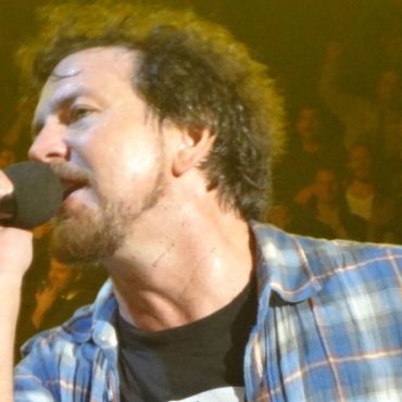 eddie-vedder-sounds-sick-in-pearl-jam-live-video