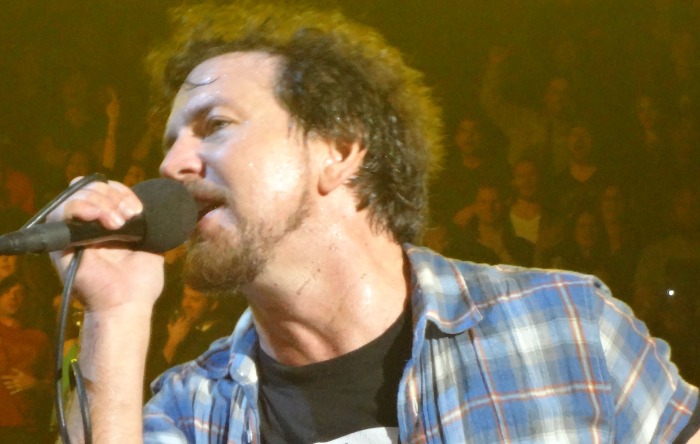 eddie-vedder-sounds-sick-in-pearl-jam-live-video