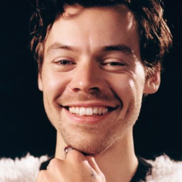 harry-styles-releases-new-album-harry’s-house:-listen-and-read-the-full-credits