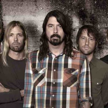 dave-grohl-returns-to-studio-with-famous-drummer