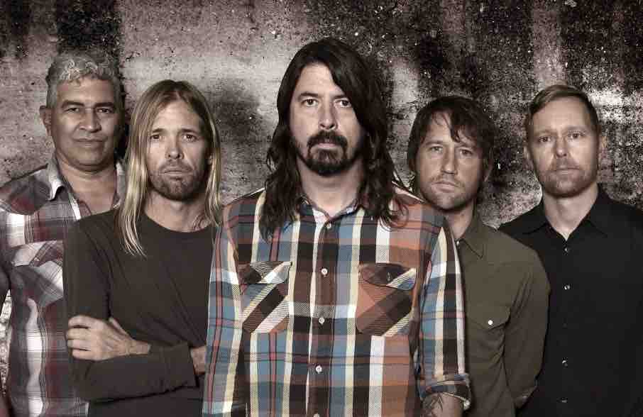 dave-grohl-returns-to-studio-with-famous-drummer