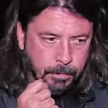 dave-grohl-spotted-drinking-in-return-show-video