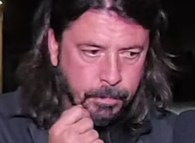 dave-grohl-spotted-drinking-in-return-show-video