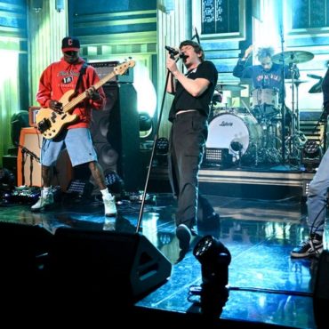 watch-turnstile-perform-“blackout”-on-fallon