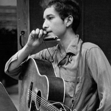 bob-dylan-re-records-“blowin’-in-the-wind”-for-christie’s-auction