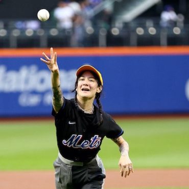 watch-japanese-breakfast’s-michelle-zauner-throw-the-first-pitch-at-a-mets-game