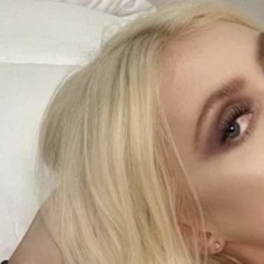 taylor-momsen-posts-hotel-bedroom-photos