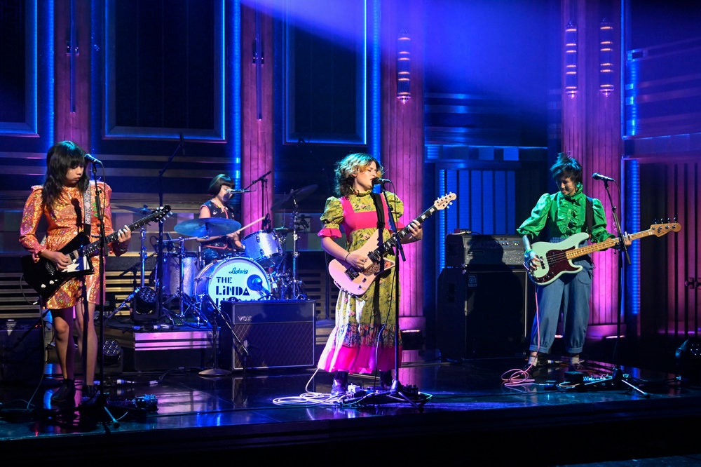 watch-the-linda-lindas-perform-“oh!”-on-fallon