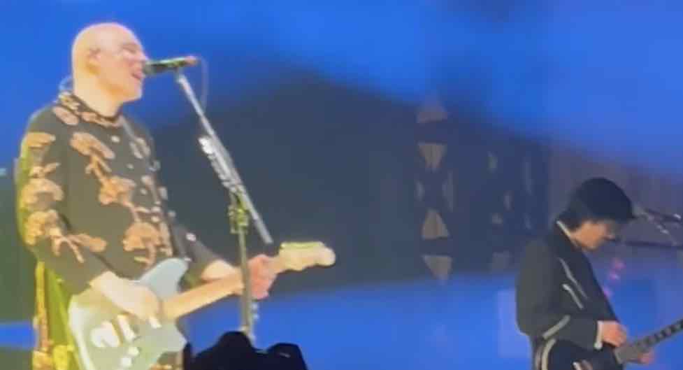 billy-corgan-’shocked’-by-microphone-in-video