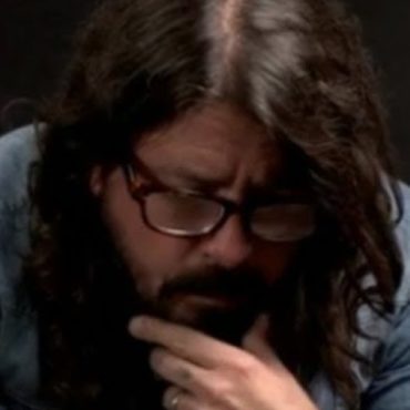 dave-grohl-has-gray-hair-in-new-photo