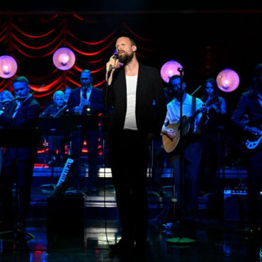 watch-father-john-misty-perform-“kiss-me-(i-loved-you)”-on-“the-tonight-show-starring-jimmy-fallon”