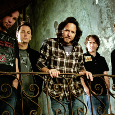 pearl-jam-reveal-major-lineup-change-in-photo