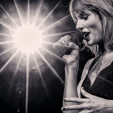 taylor-swift-shares-new-“this-love-(taylor’s-version)”:-listen