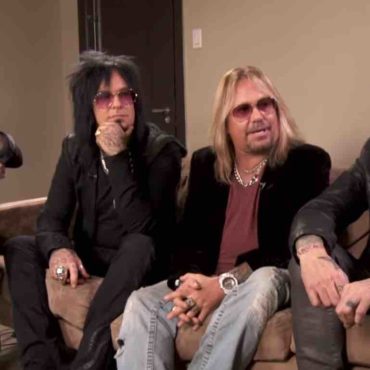 motley-crue-angry-2022-rehearsal-photo-revealed