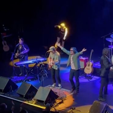 here-are-the-mountain-goats-jumping-around-onstage-while-a-ska-band-covers-“no-children”