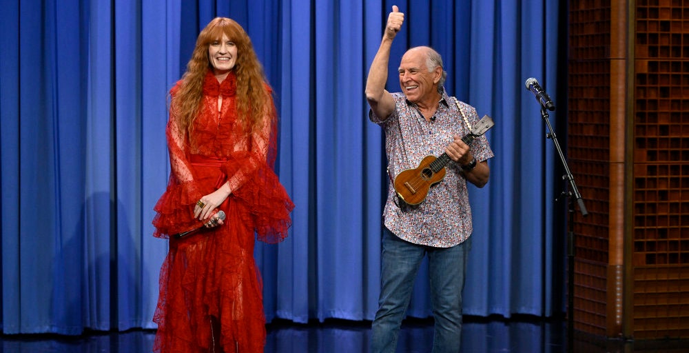florence-and-the-machine-performs,-chats,-sings-“margaritaville”-with-jimmy-buffett-on-fallon:-watch