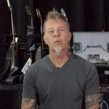 metallica-singer-calls-woman-after-pregnancy-bombshell