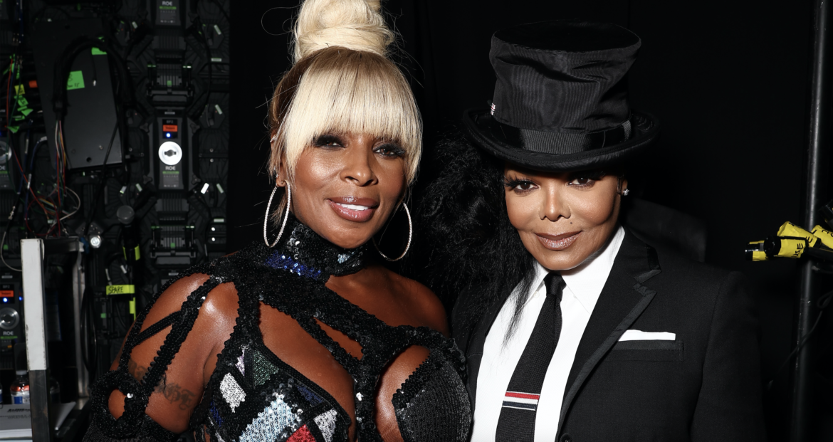 watch-janet-jackson-present-mary-j.-blige-with-icon-award-at-the-2022-billboard-music-awards