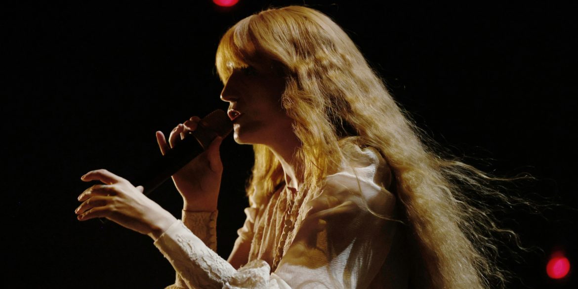 florence-and-the-machine-perform-“my-love”-at-the-2022-billboard-music-awards:-watch