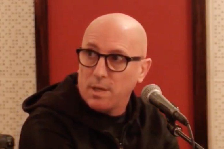 maynard-james-keenan-loses-voice-at-tool-show