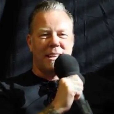 james-hetfield-cries-at-metallica-concert-in-video