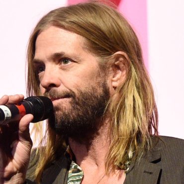 taylor-hawkins-expressed-discomfort-about-foo-fighters’-tour-schedule-before-he-died,-friends-claim