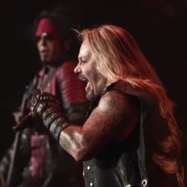 motley-crue-member-‘grateful’-to-replace-singer