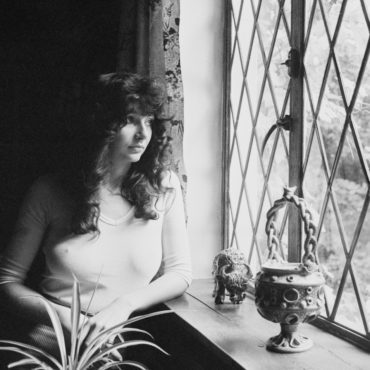 “running-up-that-hill”-reaches-new-hot-100-peak,-the-first-top-10-appearance-for-kate-bush