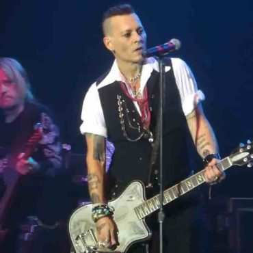 johnny-depp-bold-aerosmith-offer-stuns-fans