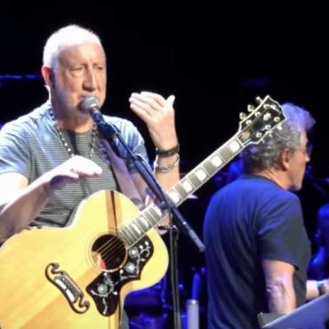 pete-townshend-attacks-the-who-fan-in-sad-video