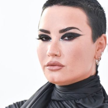 demi-lovato-announces-2022-tour