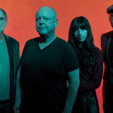 pixies-announce-new-album-doggerel,-share-new-song-“there’s-a-moon-on”:-listen