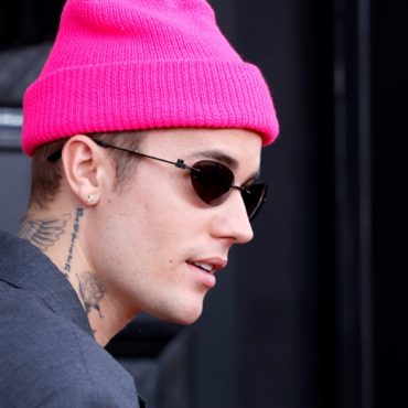 justin-bieber-explains-concert-cancellations,-says-he-has-facial-paralysis