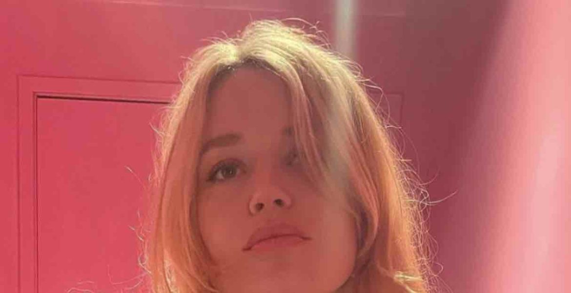 mick-jagger-daughter-rest-room-photos-leak