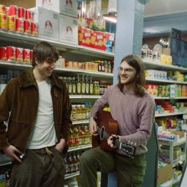 watch-geese-cover-nick-drake’s-“place-to-be”-in-a-bodega